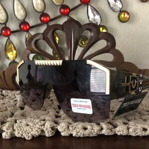 NWT True Religion Gold Accented Oversized Sunglasses
